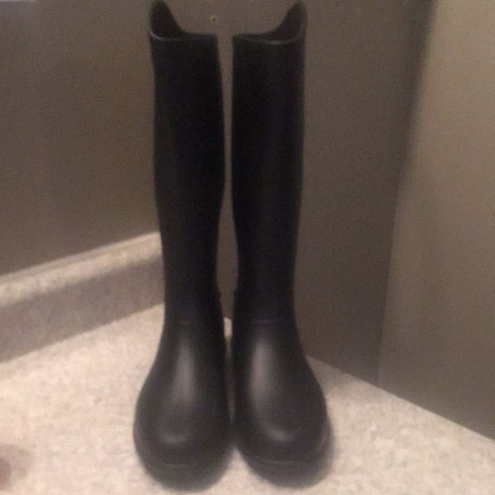 Big kid size 3.5 or 35 riding/rain boots EUC